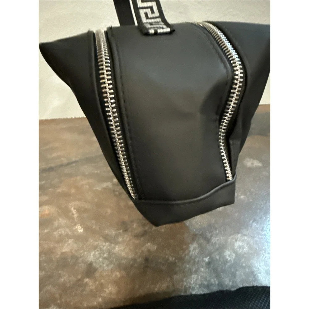 NWOT Versace Parfums Black Double Zip Toiletry Travel Bag Greek Key Strap
